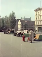 Rázusovo nábrežie, v pozadí hrad, Bratislava (1956)