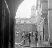 Primaciálne námestie, v pozadí Stará radnica, Bratislava (1958)