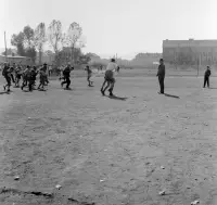 Okolie Námestia slobody, v pozadí základná škola, Fiľakovo (1960)