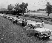 Cesta I/61 pri Váhu a veža kostola, Považská Bystrica (1960)