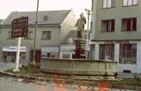 Štúrova ulica, Florianova studňa a kostol sv. Štefana, Modra (1960)