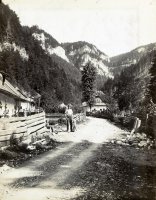 Domy na svahu, Dolný Harmanec (1904)