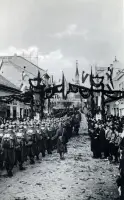 Ulica Vajanského a reformovaný kostol pri vstupe maďarských vojsk, Lučenec (1938)
