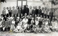 Školská trieda s učiteľom, Gemerská Panica (1928)