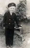 Dieťa na bicykli v obci, Nandraž (1936)