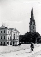Radničné námestie, radnica a kostol Nanebovzatia Panny Márie, Spišská Nová Ves (1933)