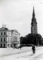 Radničné námestie, radnica a kostol Nanebovzatia Panny Márie, Spišská Nová Ves (1933)