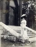 Pred kostolom Nepoškvrneného počatia, Starý Smokovec, Vysoké Tatry (1917)