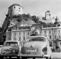 Hrad od Námestia SNP a hotel Tatra, Trenčín (1960)