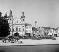 Mariánske námestie a kostol Obrátenia sv. Pavla, Žilina (1963)