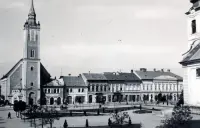 Hlavné námestie, reformovaný kostol a kostol sv. Jána Krstiteľa, Rimavská Sobota (1939)