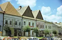 Západná strana Radničného námestia pri starej radnici, Bardejov (1976)