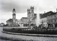 Námestie SNP, hodinová veža a katedrála sv. Františka Xaverského, Banská Bystrica (1918)