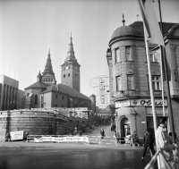 Námestie Andreja Hlinku, Burianova veža a kostol Najsvätejšej Trojice, Žilina (1963)