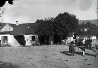 Námestie obce, Vrbovce (1920)
