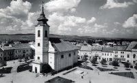 Hlavné námestie a kostol sv. Jána Krstiteľa, Rimavská Sobota (1942)
