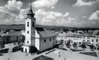 Hlavné námestie a kostol sv. Jána Krstiteľa, Rimavská Sobota (1942)