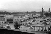 Výhľad zo Zvolenského zámku na Námestie SNP (1979)