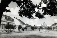 Hlavná ulica a ostrihomská bazilika za Dunajom, Štúrovo (1956)