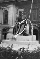 Socha Mórica Jókaiho pred Dunajským múzeom, Komárno (1938)