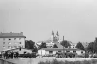 Pohľad z Univerzitného mosta, v pozadí kostol sv. Ladislava, Nitra (1960)