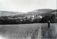 Pohľad na obec s kostolmi, Vrbovce (1920)