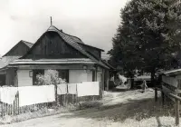 Domy ľudovej architektúry so sušiacou sa bielizňou, Spišská Nová Ves (1933)