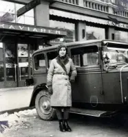Hviezdoslavovo námestie pred hotelom Carlton, Bratislava (1932)