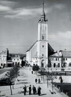 Hlavné námestie a reformovaný kostol, Rimavská Sobota (1942)