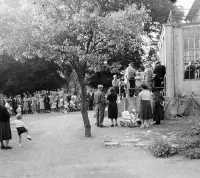 Park pri budove na Partizánskej ulici, Poltár (1959)