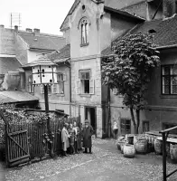 Nádvorie domu na Zvonárskej ulici, Košice (1933)