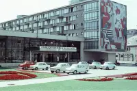 Kolégium Mladosť a športová hala na Štúrovej ulici, Nitra (1966)