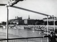 Bratislavský hrad a veža Dómu sv. Martina z lode, Bratislava (1933)