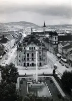 Hlavná ulica, Štátne divadlo a kostol Najsvätejšej Trojice, Košice (1936)