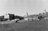 Svätoplukovo námestie, kostol sv. Petra a Pavla a hrad, Nitra (1979)