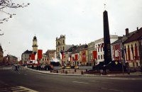 Námestie SNP, Hodinová veža a katedrála sv. Františka Xaverského, Banská Bystrica (1973)