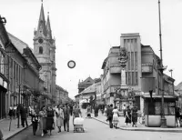 Súsošie Svätej Trojice na Námestí generála Klapku, Komárno (1954)