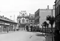 Lehárova ulica a budova bývalej sporiteľne, Komárno (1954)