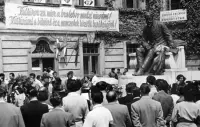 Pomník Maura Jókaiho pred Podunajským múzeom, Komárno (1954)