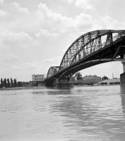 Alžbetin most, na druhom brehu Maďarsko, Komárno (1959)