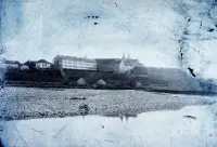 Hrad využívaný ako väznica, pohľad od Váhu, Ilava (1905)