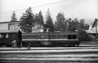 Vlak ČSD s dieselovou lokomotívou pri stanici, Vysoké Tatry (1972)