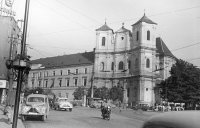 Hurbanovo námestie a kostol trinitárov, Bratislava (1957)