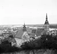 Pohľad z hradu na kostoly a železničný most, Bratislava (1958)