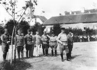 Špitálska ulica, nádvorie kasární a kostol sv. Alžbety, Staré Mesto, Bratislava (1916)