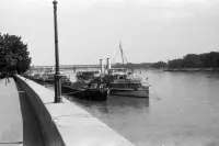 Rázusovo nábrežie, prístav a železničný most, Bratislava (1959)
