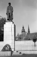 Námestie slobody, socha M. R. Štefánika a Dóm sv. Alžbety, Košice (1952)