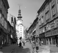 Michalská ulica s výhľadom na Michalskú bránu, Bratislava (1962)