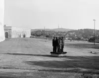 Súdržnosť, dielo Vladimíra Môťovského pri hrade, Bratislava (1969)