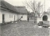 Nádvorie Mikszáthovej kúrie, Sklabiná (1910)